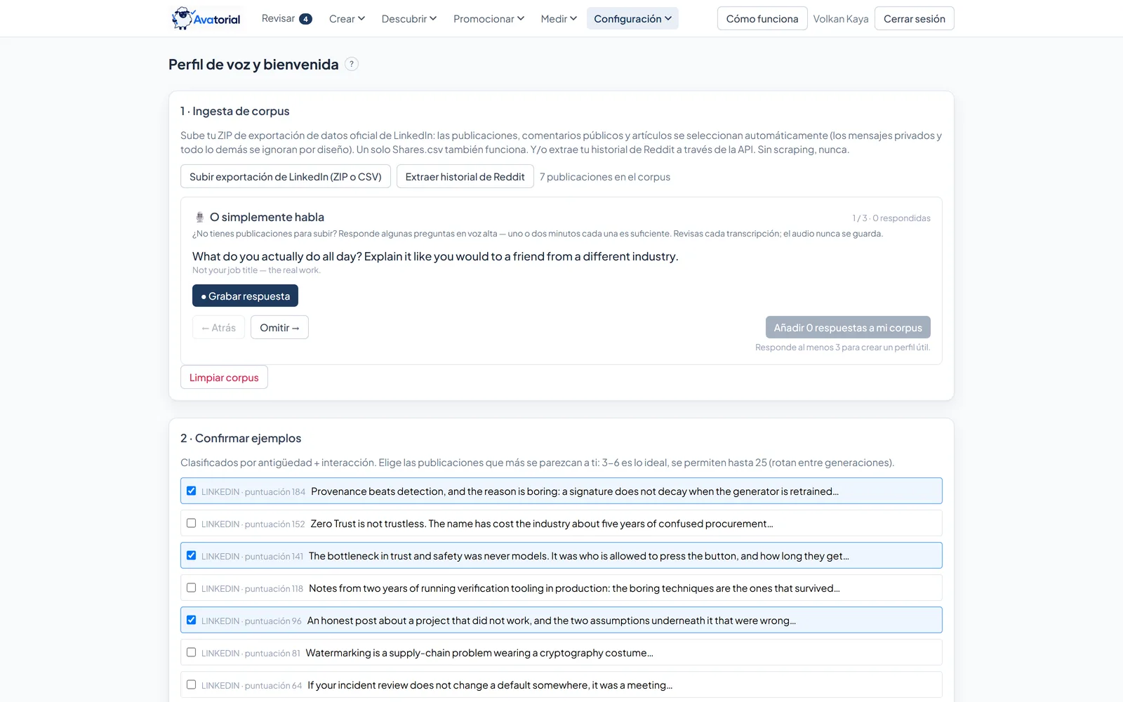 Pantalla de perfil de voz de Avatorial: ingesta del archivo de LinkedIn y del historial de Reddit, con publicaciones de ejemplo ordenadas por interacción para que el usuario las confirme